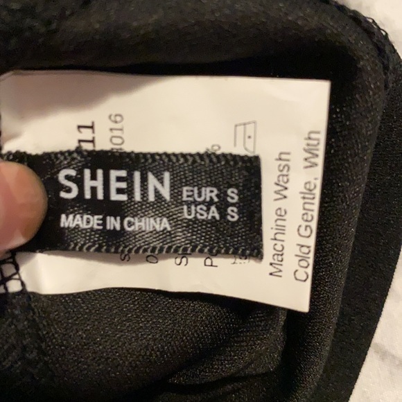 NWT shein black scalloped crop top - Picture 5 of 7